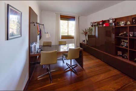 Casa à venda com 444m², 5 quartos e 3 vagasQuarto 1