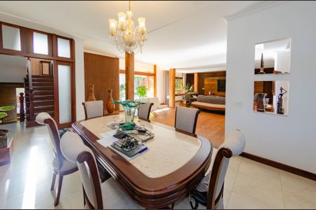 Casa à venda com 444m², 5 quartos e 3 vagasSala