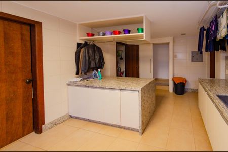 Casa à venda com 444m², 5 quartos e 3 vagasÁrea de serviço