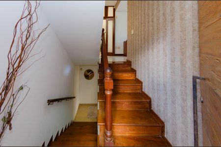 Casa à venda com 444m², 5 quartos e 3 vagasEscada