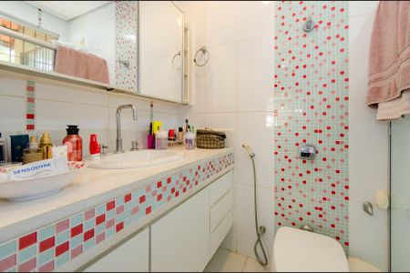 Casa à venda com 444m², 5 quartos e 3 vagasBanheiro suíte 4