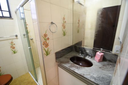 Casa à venda com 152m², 3 quartos e 3 vagasBanheiro 2