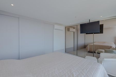 Apartamento para alugar com 250m², 3 quartos e 2 vagas Apartamento para alugar com 250m², 3 quartos e 2 vagasQuarto Suíte