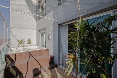 Apartamento para alugar com 250m², 3 quartos e 2 vagas Apartamento para alugar com 250m², 3 quartos e 2 vagasVaranda