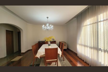Apartamento à venda com 284m², 5 quartos e 3 vagas Apartamento à venda com 284m², 5 quartos e 3 vagasSala de Jantar