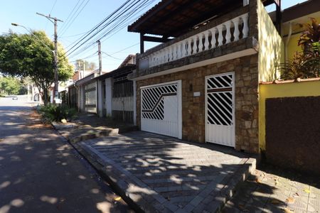 Casa à venda com 257m², 2 quartos e 1 vagaFachada