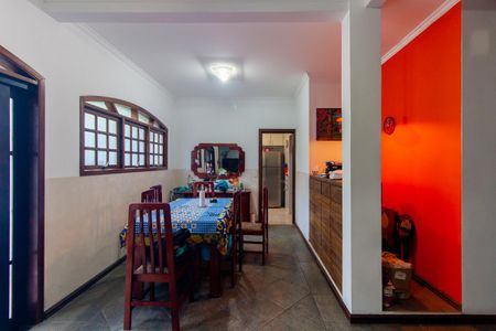 Casa à venda com 358m², 3 quartos e 2 vagas Casa à venda com 358m², 3 quartos e 2 vagasSala