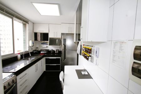 Apartamento à venda com 170m², 4 quartos e 3 vagasCozinha - Armários