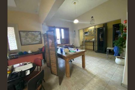 Casa à venda com 316m², 3 quartos e 4 vagas