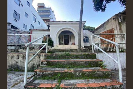 Casa à venda com 316m², 3 quartos e 4 vagas