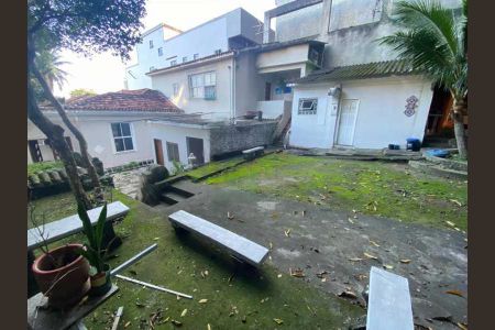 Casa à venda com 316m², 3 quartos e 4 vagas