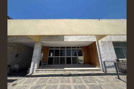 Casa de condomínio à venda com 210m², 3 quartos e 3 vagas