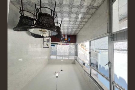 Casa de condomínio à venda com 210m², 3 quartos e 3 vagas