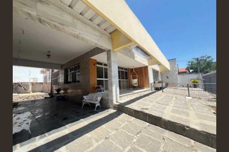 Casa de condomínio à venda com 210m², 3 quartos e 3 vagas