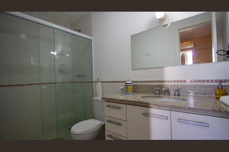 Casa de condomínio para alugar com 235m², 4 quartos e 2 vagasBanheiro da Suíte 1