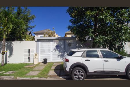 Casa de condomínio para alugar com 235m², 4 quartos e 2 vagasFachada