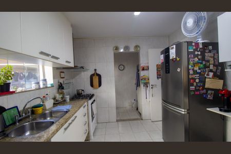 Casa de condomínio para alugar com 235m², 4 quartos e 2 vagasCozinha