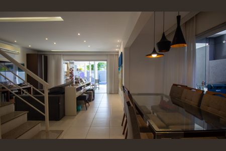 Casa de condomínio para alugar com 235m², 4 quartos e 2 vagas Casa de condomínio para alugar com 235m², 4 quartos e 2 vagasSala