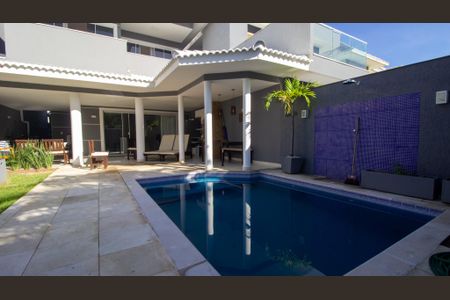 Casa de condomínio para alugar com 235m², 4 quartos e 2 vagas Casa de condomínio para alugar com 235m², 4 quartos e 2 vagasQuintal