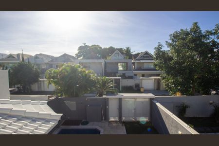 Casa de condomínio para alugar com 235m², 4 quartos e 2 vagas Casa de condomínio para alugar com 235m², 4 quartos e 2 vagasVista da Sacada da Suíte 1