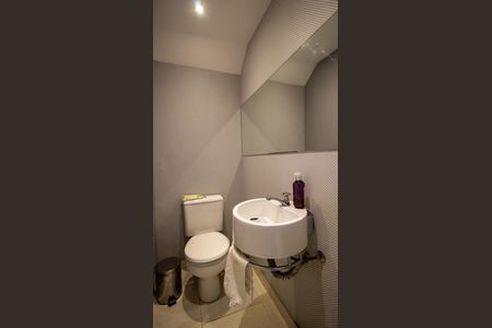 Casa de condomínio para alugar com 235m², 4 quartos e 2 vagas Casa de condomínio para alugar com 235m², 4 quartos e 2 vagasLavabo