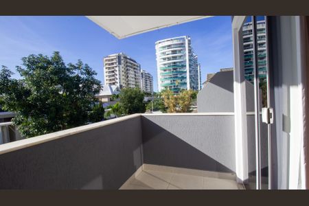 Casa de condomínio para alugar com 235m², 4 quartos e 2 vagas Casa de condomínio para alugar com 235m², 4 quartos e 2 vagasSacada da Suíte 1