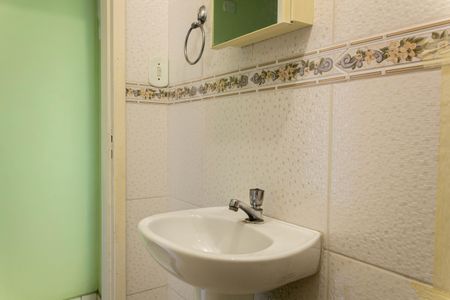 Casa à venda com 200m², 5 quartos e 2 vagas Casa à venda com 200m², 5 quartos e 2 vagasBanheiro  ( Casa 2)