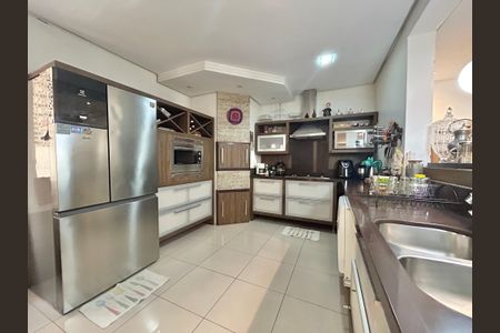 Casa à venda com 253m², 3 quartos e 2 vagasCozinha