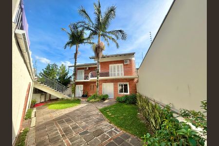 Casa à venda com 253m², 3 quartos e 2 vagasFachada