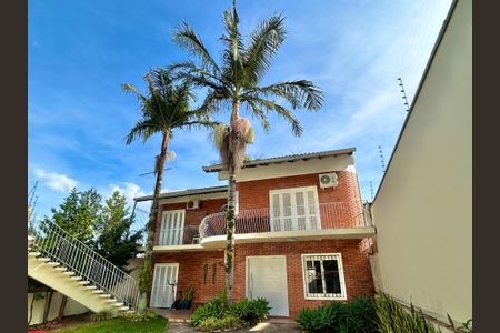 Casa à venda com 253m², 3 quartos e 2 vagasFachada