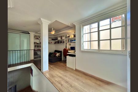 Casa à venda com 253m², 3 quartos e 2 vagasEscritório