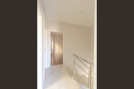 Casa à venda com 123m², 3 quartos e 2 vagas Casa à venda com 123m², 3 quartos e 2 vagasCorredor