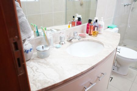 Casa à venda com 200m², 4 quartos e 2 vagasBanheiro da Suíte 2