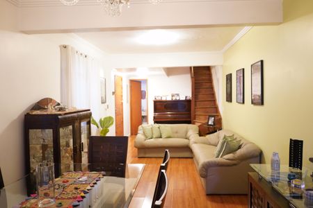 Casa à venda com 200m², 4 quartos e 2 vagasSala