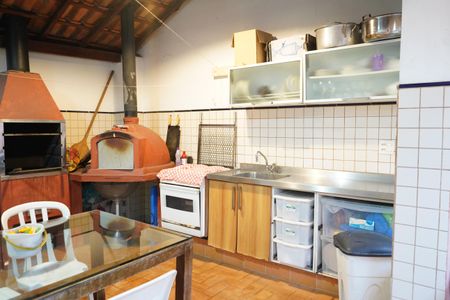 Casa à venda com 200m², 4 quartos e 2 vagasChurrasqueira