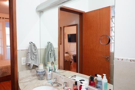 Casa à venda com 200m², 4 quartos e 2 vagasBanheiro da Suíte 2