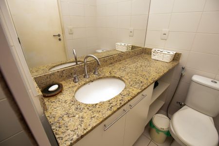 Apartamento à venda com 75m², 2 quartos e 3 vagas Apartamento à venda com 75m², 2 quartos e 3 vagasBanheiro social
