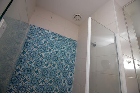 Apartamento à venda com 75m², 2 quartos e 3 vagas Apartamento à venda com 75m², 2 quartos e 3 vagasBanheiro quarto 1