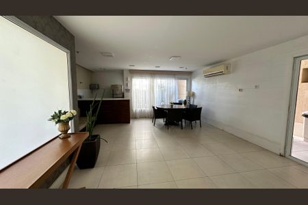 Apartamento à venda com 75m², 2 quartos e 3 vagas Apartamento à venda com 75m², 2 quartos e 3 vagasÁrea comum - Salão de festas