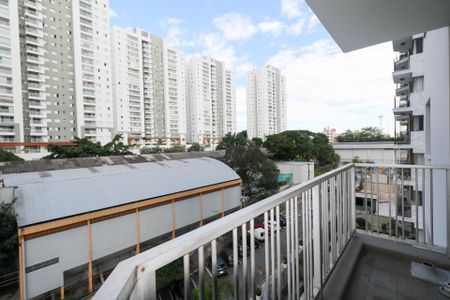 Apartamento à venda com 86m², 3 quartos e 1 vaga Apartamento à venda com 86m², 3 quartos e 1 vagaVaranda da Sala