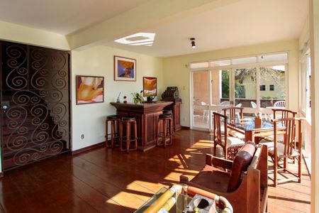 Casa de condomínio para alugar com 440m², 6 quartos e 4 vagasSala