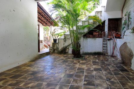 Casa de condomínio para alugar com 440m², 6 quartos e 4 vagasQuintal