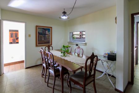 Casa de condomínio para alugar com 440m², 6 quartos e 4 vagasSala de jantar