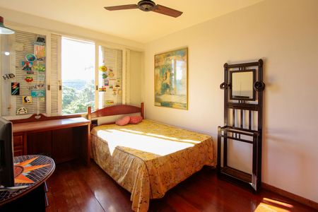 Casa de condomínio para alugar com 440m², 6 quartos e 4 vagasQuarto 2