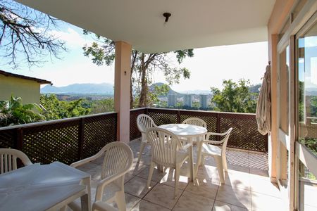 Casa de condomínio para alugar com 440m², 6 quartos e 4 vagasVaranda