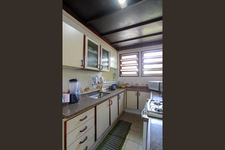 Casa de condomínio para alugar com 440m², 6 quartos e 4 vagasCozinha