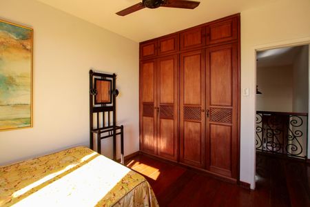 Casa de condomínio para alugar com 440m², 6 quartos e 4 vagasQuarto 2