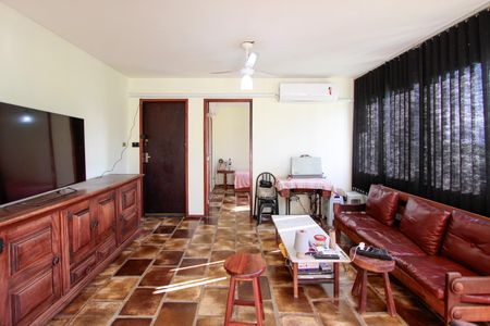 Casa de condomínio para alugar com 440m², 6 quartos e 4 vagasSala intima