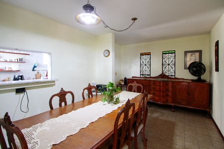 Casa de condomínio para alugar com 440m², 6 quartos e 4 vagasSala de jantar