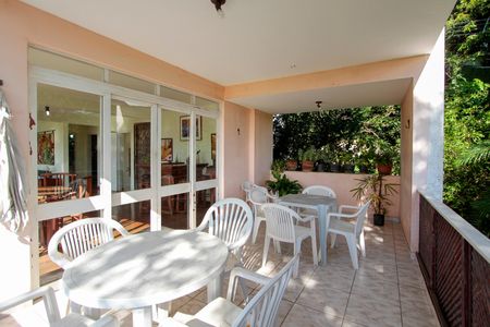 Casa de condomínio para alugar com 440m², 6 quartos e 4 vagasVaranda